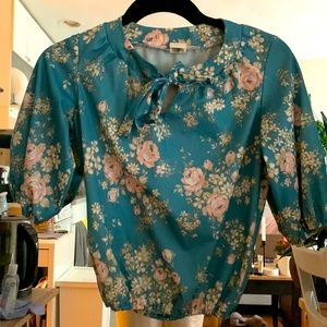 Cropped blue floral blouse